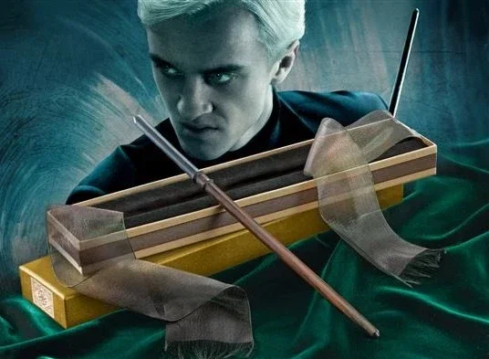 Noble Collection Varita de Draco Malfoy con Caja de Ollivander