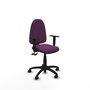 Silla de oficina Aýna con mecanismo Asincro tapizada con Similpiel color Morado. Equipada con Base poliamida negra, Brazos 1D y Ruedas de parqué