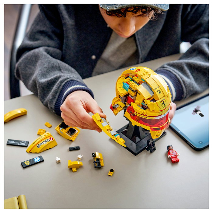 LEGO Scuderia Ferrari HP: Casco de Lewis Hamilton 43022 LEGO Scuderia Ferrari HP: Casco de Lewis Hamilton 43022