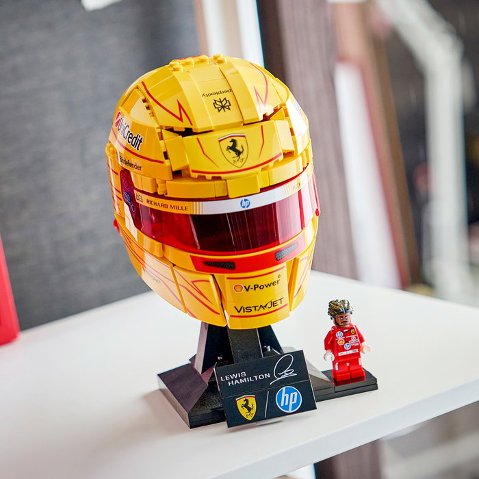 LEGO Scuderia Ferrari HP Casco Lewis Hamilton 43022, Set de Construcción con Minifigura para Adultos y Coleccionistas de F1, 884 Piezas, Edad +14 Años