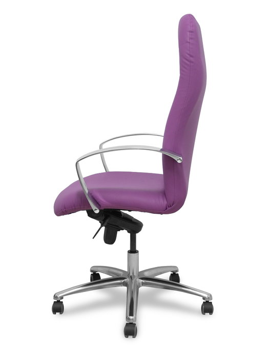 Sillón Caudete con mecanismo Basculante avanzado tapizada con Similpiel color Morado. Equipado con Base aluminio, Brazos fijos y Ruedas de parqué