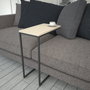 Hanah Home Mesa Auxiliar Industrial Callen, Roble, Tablero Melamina 18mm, Patas Metálicas con Ruedas, 46x62x26cm