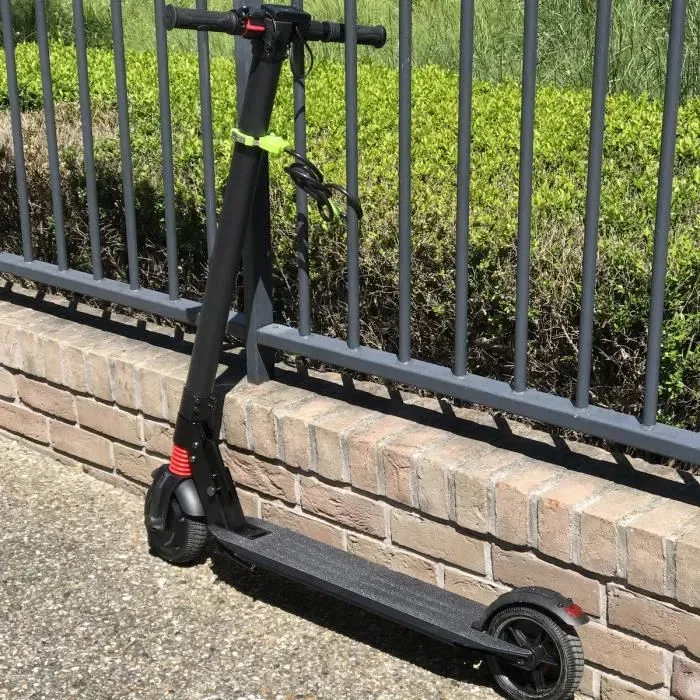 Master Lock 8275EURDPRO Cable para candado con esposas, 1 m, 8 mm de diámetro, ideal para scooters y bicicletas, revestimiento de vinilo