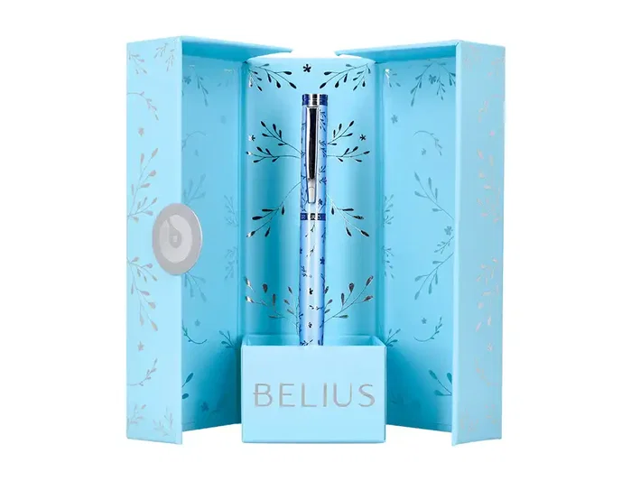Belius Pluma Bella de Aluminio Azul Celeste con Diseño Plateado Belius Pluma Bella de Aluminio Azul Celeste con Diseño Plateado