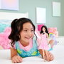 BARBIE Muñeca Fashionista con Vestido de Cuadros Rosas