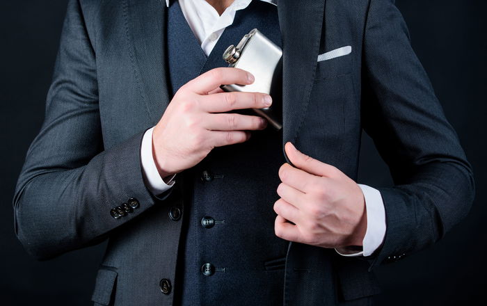 Privilege Botella Petaca Acero Inoxidable 180ml - Dimensiones: 9 cm Largo x 2 cm Ancho x 11 cm Alto (12 Unidades)