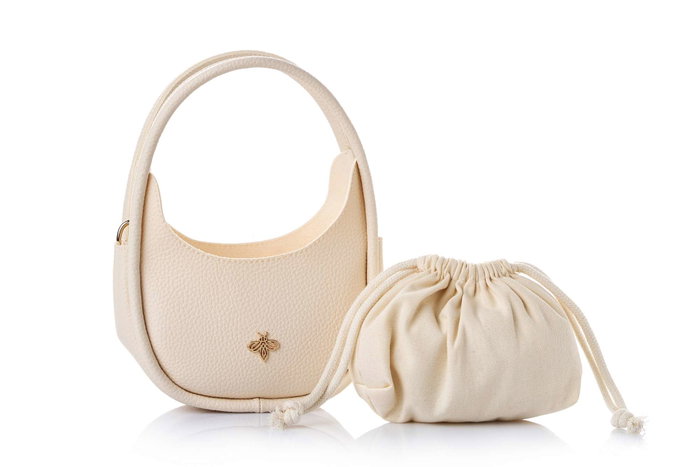 Lucky Bees Bolso de Hombro Crema en Cuero de Polivinilo Elegante y Versátil
