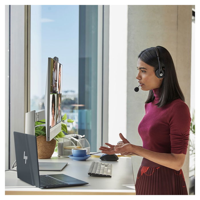 HP EliteOne 870 G9 All-in-One PC Intel Core i7-14700, 68.58cm 27" 16GB RAM 512GB SSD W11P 1Y War