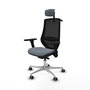 Silla de oficina Mardos con mecanismo Sincro/Traslack tapizada con Tela color Gris y malla color Negro. Equipada con lumbar 1D, Brazos 3D, Cabecero 2D y Ruedas 65 mm parqué