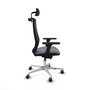 Silla de oficina Mardos con mecanismo Sincro/Traslack tapizada con Tela color Gris y malla color Negro. Equipada con lumbar 1D, Brazos 3D, Cabecero 2D y Ruedas 65 mm parqué