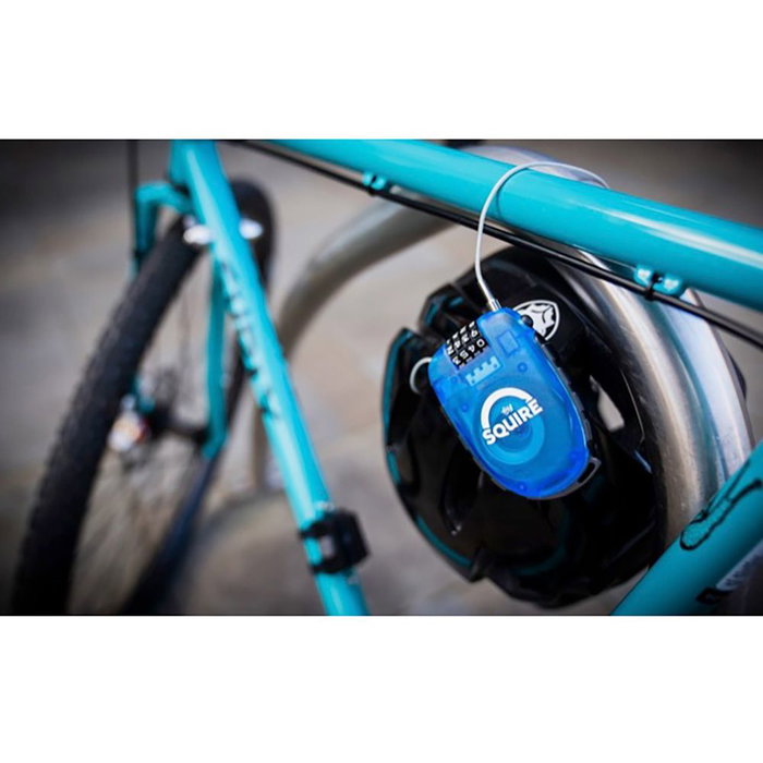 Squire Candado con Cable Retráctil y Combinación Recodificable de 4 Ruedas, 900 mm