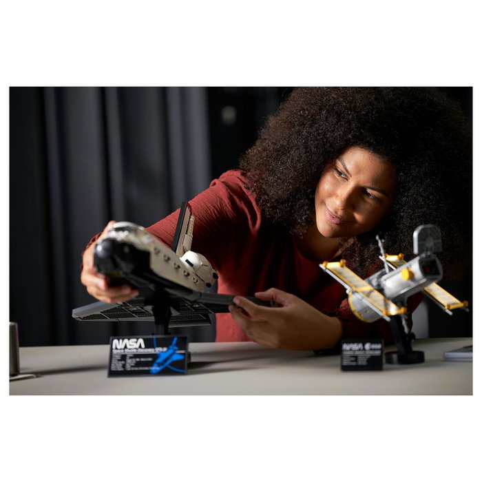 LEGO Creator Expert NASA Space Shuttle Discovery 10283