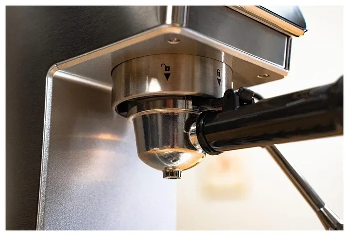 Kernau KCM 131 Cafetera espresso plateada 900W 15 bares