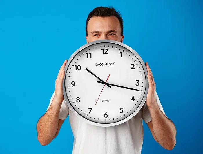 Q-connect Reloj de Pared Redondo Oficina Plástico 50 cm Marco Cromado