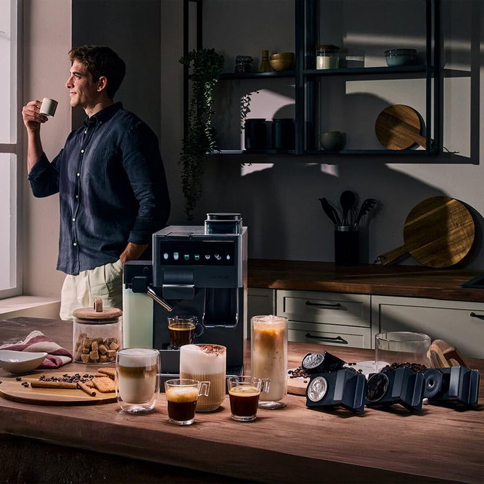 Cecotec Cafetera Express Freestyle Grind & Latte 20 bar depósito leche negro molinillo