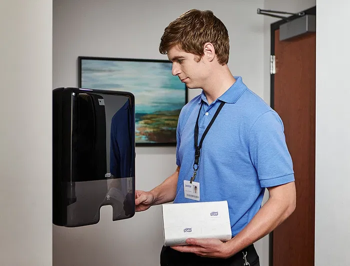 Tork H2 Toalla de Papel Secamanos Engarzada 2 Capas 21x32 cm Paquete 200 Unidades