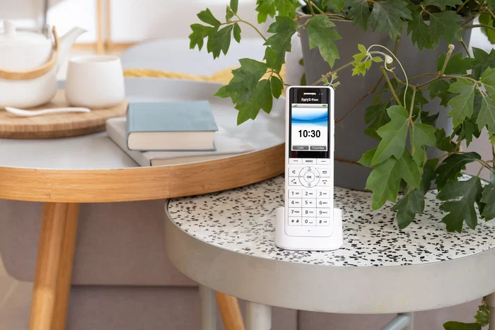 FRITZ! Fon X6 Teléfono DECT con Contestador, Identificador de Llamadas, Pantalla Color 2.4", Batería Larga Duración, Control Domótica, Full Duplex HD y Manos Libres - Color Blanco FRITZ! Fon X6 Teléfono DECT con Contestador, Identificador de Llamadas, Pantalla Color 2.4", Batería Larga Duración, Control Domótica, Full Duplex HD y Manos Libres - Color Blanco