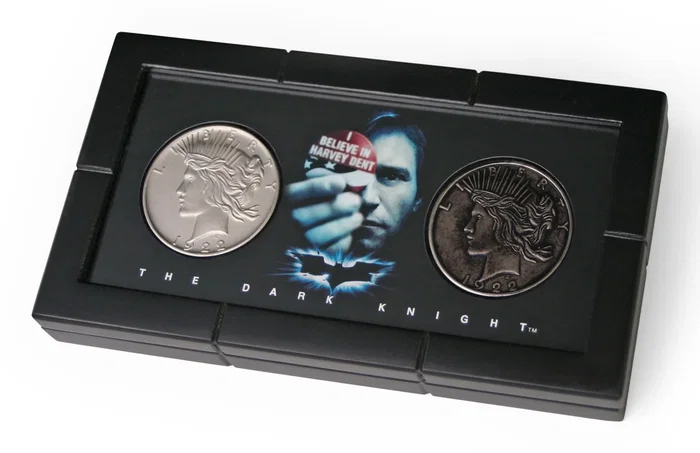The Noble Collection Set de 2 monedas de plata de Harvey Dent Dos Caras en caja DLX