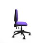 Silla de oficina Elche con mecanismo Asincro tapizada con Tela color Lila. Equipada con Base piramidal negra, Sin brazos y Ruedas 65 mm parqué