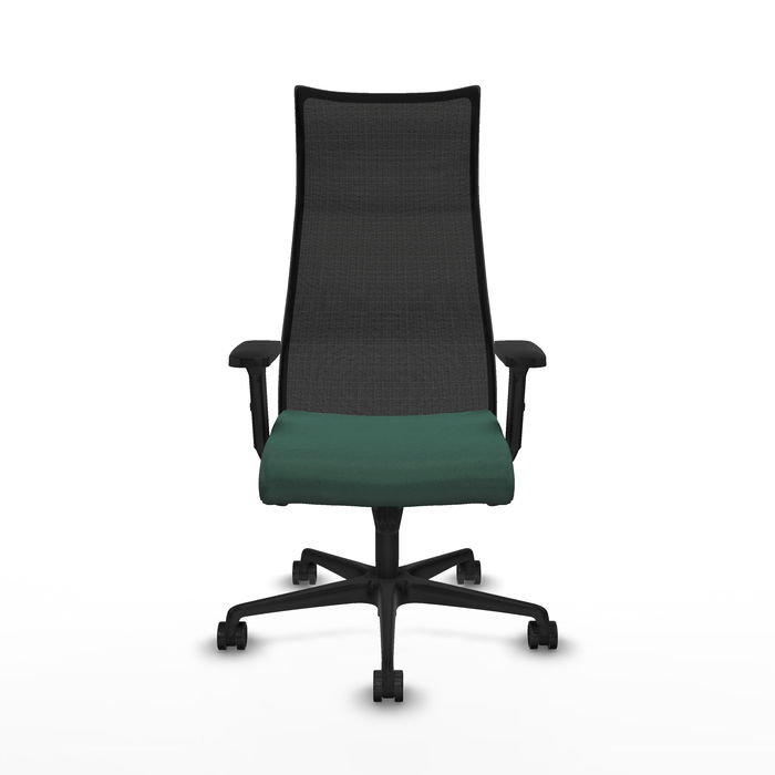 Sillón Albacete con mecanismo Sincro tapizada con Tela color Verde botella y malla color Negro. Equipado con Base nailon negra, Brazos 2D y Ruedas 65mm nailon