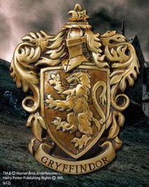 The Noble Collection Escudo Gryffindor Harry Potter para Pared de Resina 20x28cm