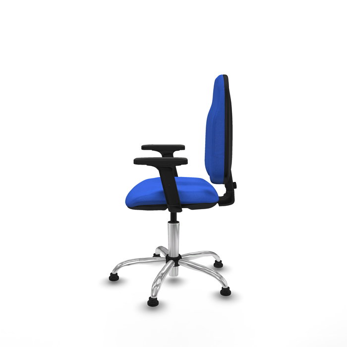 Silla de oficina Algarra con mecanismo Contacto permanente básico tapizada con Tela color Azul. Equipada con Base cromada, Brazos 2Dy Topes