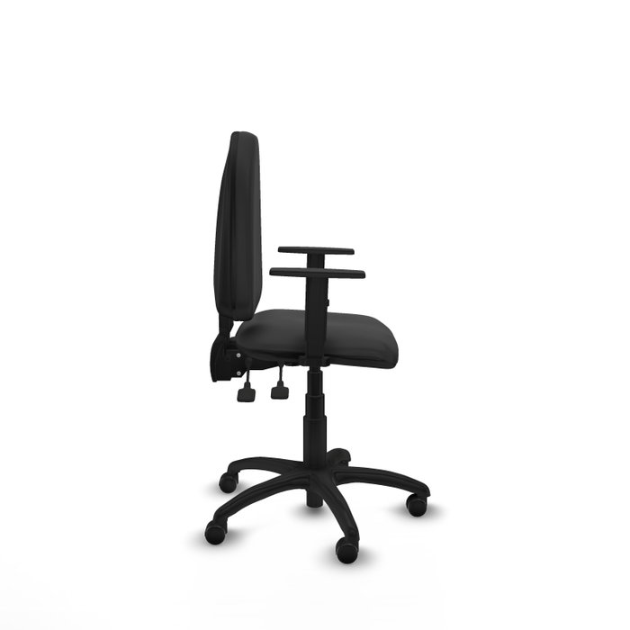 Silla de oficina Aýna con mecanismo Asincro tapizada con Similpiel color Gris oscuro. Equipada con Base poliamida negra, Brazos 1D y Ruedas de parqué