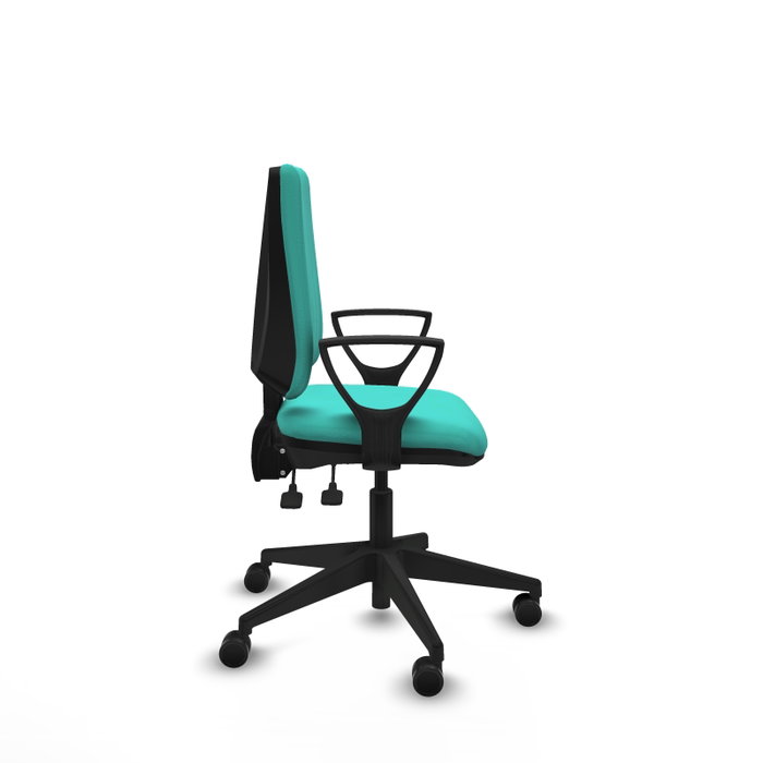 Silla de oficina Elche con mecanismo Asincro tapizada con Similpiel color Turquesa. Equipada con Base piramidal negra, Brazos fijos y Ruedas 65mm nailon