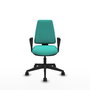 Silla de oficina Elche con mecanismo Asincro tapizada con Similpiel color Turquesa. Equipada con Base piramidal negra, Brazos fijos y Ruedas 65mm nailon