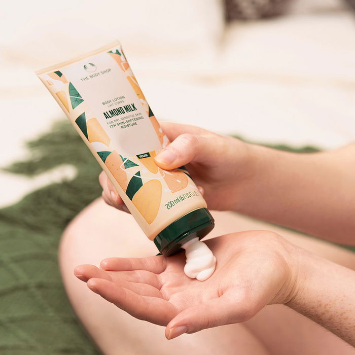 The Body Shop ALMOND MILK Loción Corporal Hidratante 200 ml para Piel Seca y Sensible