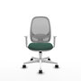 Silla de oficina Cilanco con mecanismo Sincro tapizada con Tela color Verde botella y malla color Gris. Equipada con lumbar 1D, Reposabrazos blancos y Ruedas 65mm nailon