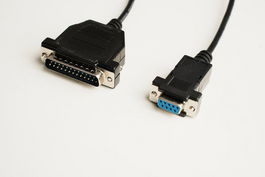 MicroConnect Cable Serial Null Modem DB9 - DB25, 3m para Conectar Dispositivos Seriales y Transferir Archivos