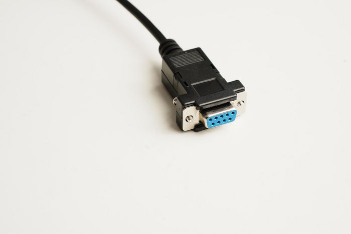MicroConnect Cable Serial Null Modem DB9 - DB25, 3m para Conectar Dispositivos Seriales y Transferir Archivos