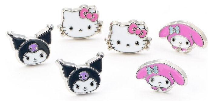 The Carat Shop Juego de Pendientes de Botón Hello Kitty, Kuromi y My Melody The Carat Shop Juego de Pendientes de Botón Hello Kitty, Kuromi y My Melody