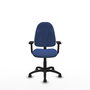 Silla de oficina Algarra con mecanismo Contacto permanente básico tapizada con Tela color Azul marino. Equipada con Base poliamida negra, Brazos 2D y Ruedas autofrenantes