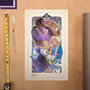 Critical Role Litografia Matthew Mercer: 10th Anniversary Art Nouveau Illustrations 46 x 28 cm- sin marco