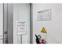 Durable Expositor mural con marco A3 plata