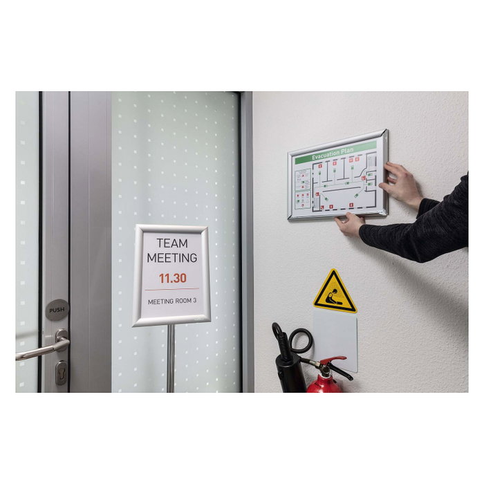 Durable Expositor mural con marco A3 plata