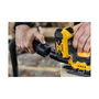 DeWALT DCW200NT-XJ Lijadora de Hoja Orbital a Batería 18V sin Escobillas, Velocidad Variable 8000-13500 OPM, Ø Orbital 1.6 mm, Incluye Adaptador para Aspiración