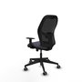 Silla de oficina Alocén con mecanismo Sincro/Traslack tapizada con Tela color Gris oscuro y malla color Negro. Equipada con lumbar 1D, Brazos 1D y Ruedas 65 mm parqué