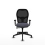 Silla de oficina Alocén con mecanismo Sincro/Traslack tapizada con Tela color Gris oscuro y malla color Negro. Equipada con lumbar 1D, Brazos 1D y Ruedas 65 mm parqué