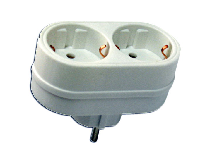 Simon Adaptador doble frontal schuko 2p+t 16a 250v~, blanco Simon Adaptador doble frontal schuko 2p+t 16a 250v~, blanco