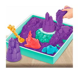 Spin Master 6067477 Kinetic Sand Caja de Arena Morada con 450gr, Moldes y Herramientas