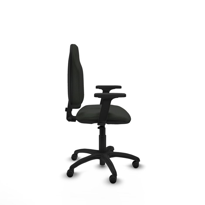 Silla de oficina Algarra con mecanismo Contacto permanente básico tapizada con Tela color Negro. Equipada con Base poliamida negra, Brazos 2D y Ruedas de parqué