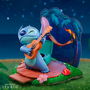 Abystyle Figura Disney Stitch SG Tocando Guitarra y Ukelele con Vinilos - Colección SG Escala 1/10 - Altura 10 cm