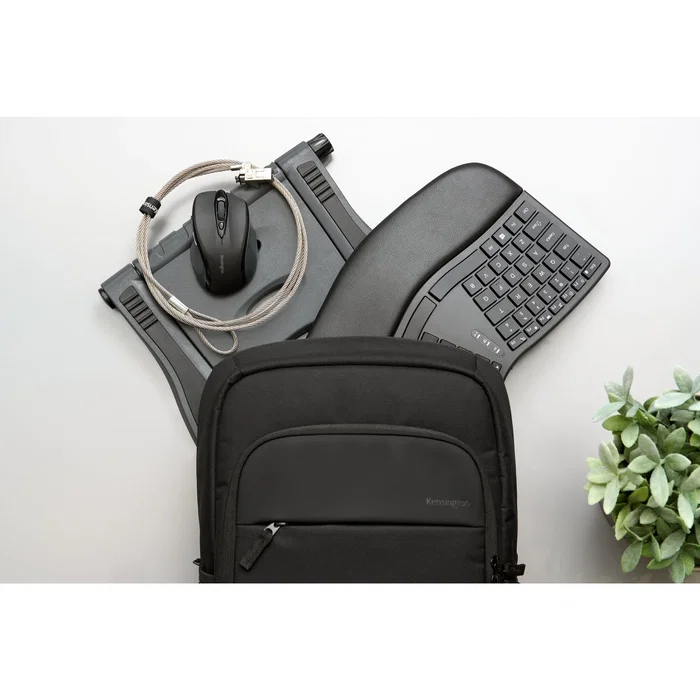 Kensington K60392WW Mochila para Portátil de 16" EQ - Negro - Fabricada con Poliéster Reciclado (42% PCR), Compartimento Acolchado, Correas y Respaldo de Malla