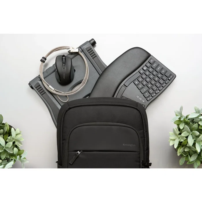 Kensington K60392WW Mochila para Portátil de 16" EQ - Negro - Fabricada con Poliéster Reciclado (42% PCR), Compartimento Acolchado, Correas y Respaldo de Malla