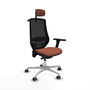 Silla de oficina Mardos con mecanismo Sincro/Traslack tapizada con Tela color Marrón y malla color Negro. Equipada con lumbar 1D, Brazos 3D, Cabecero 2D y Ruedas 65 mm parqué