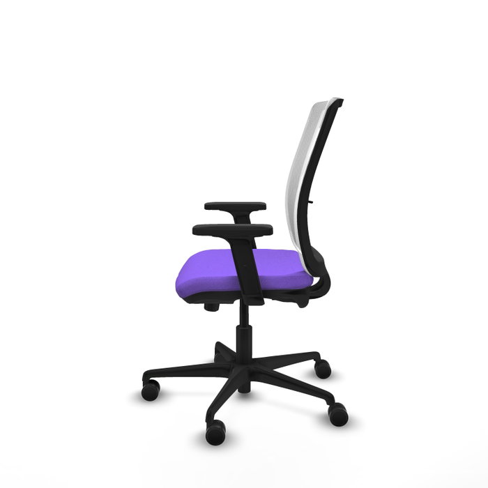 Silla de oficina Haches con mecanismo Sincro/Traslack tapizada con Tela color Lila y malla color Blanco. Equipada con lumbar 1D, Brazos 2D y Ruedas 65mm nailon