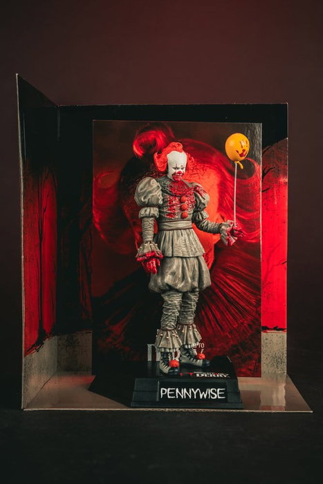 McFarlane Toys Figura Pennywise (Bloody) IT: Welcome to Derry